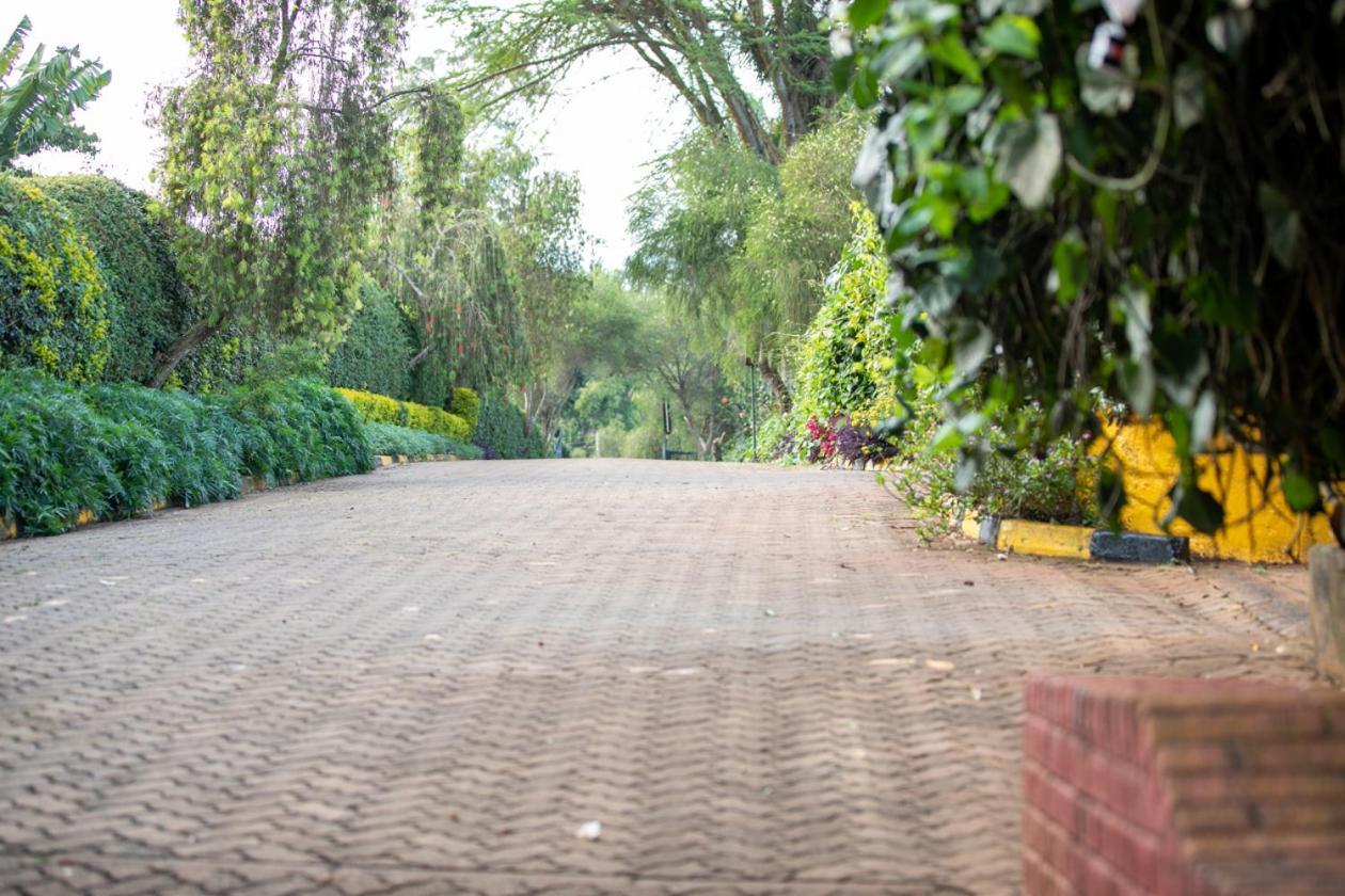 Gatimene Gardens Hotel Meru Luaran gambar